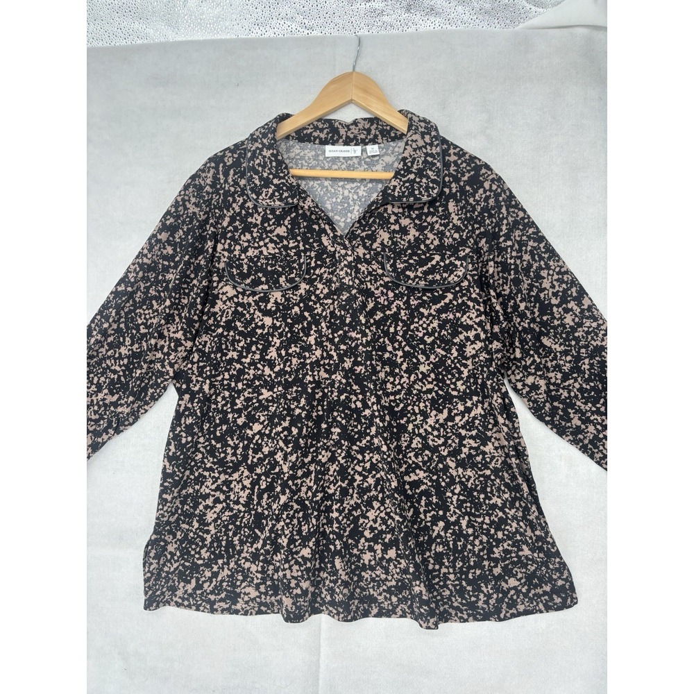 Susan Graver Liquid Knit Animal Print Top Size XL Collared VNeck Black Tan Casua